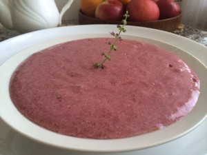 Живая каша: семя льна, банан, вода, малина, мед