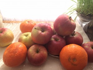 Разгрузочный день на мандаринах и одном яблоке