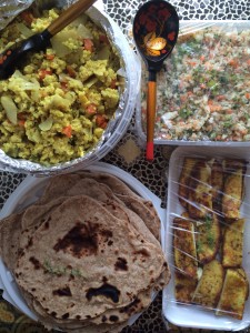 Чапати и панир, пшенка с овощами и капустный салат с медово-лимонным соусом