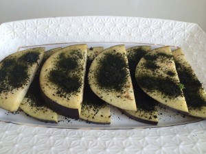 Сырой баклажан с вакаме